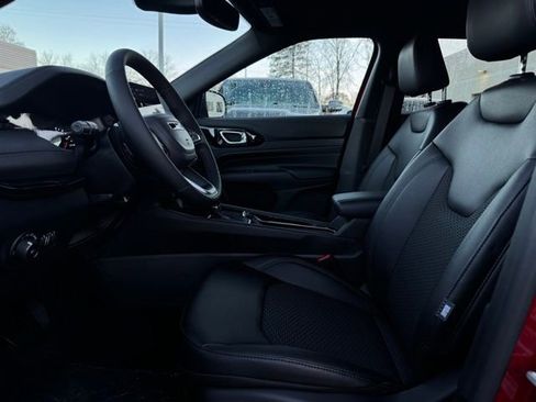 New 2026 Jeep Compass Latitude w/ Sun and Sound Group image 17