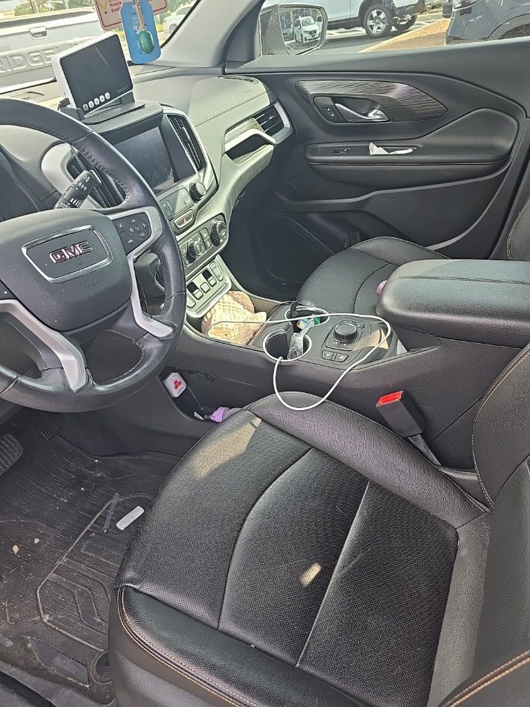 Used 2021 GMC Terrain SLT w/ Elevation Edition FWD image 9