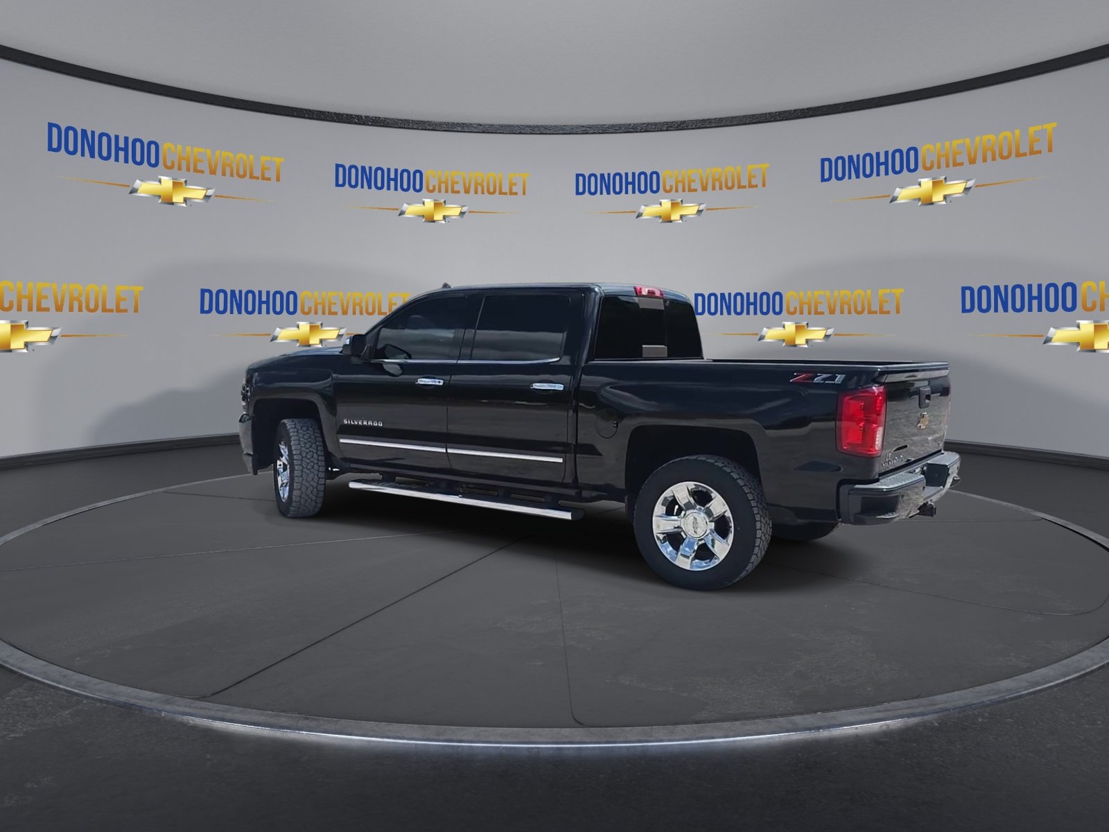 Used 2018 Chevrolet Silverado 1500 LTZ Z71 w/ LTZ Plus Package AWD/4WD image 10