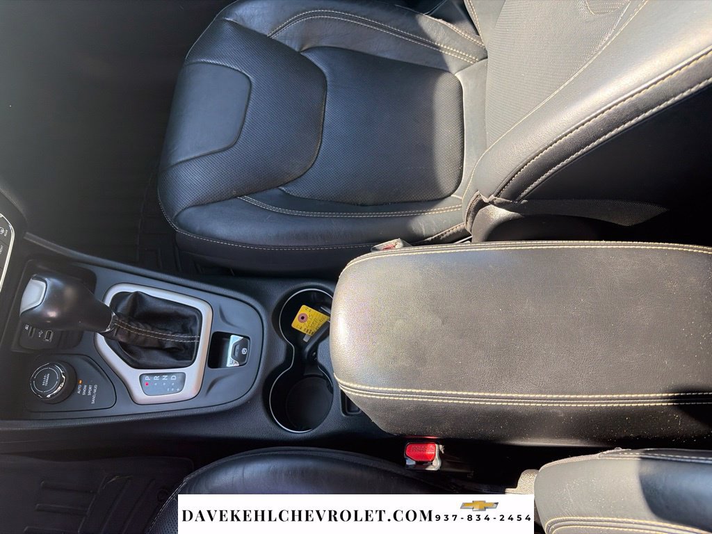 Used 2015 Jeep Cherokee Limited w/ Luxury Group AWD/4WD image 16