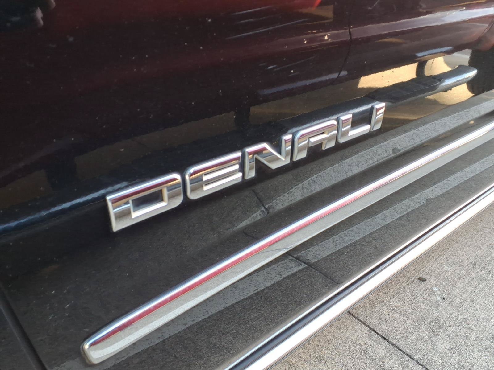 Used 2019 GMC Yukon XL Denali w/ Denali Ultimate Package AWD/4WD image 10