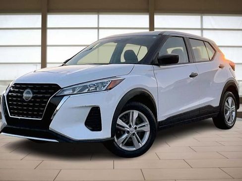 Used 2024 Nissan Kicks S image 1