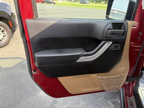 Used 2012 Jeep Wrangler Rubicon w/ PWR Convenience Group image 13