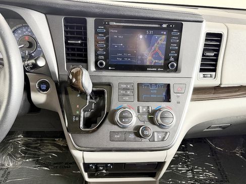 Used 2018 Toyota Sienna XLE w/ XLE Navigation Package AWD/4WD image 66