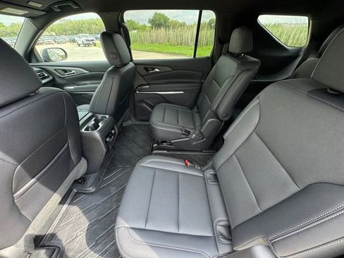 Used 2024 Chevrolet Traverse LT w/ Trailering Package FWD image 29