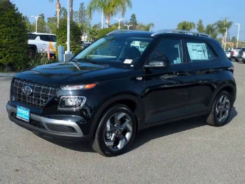 Used 2025 Hyundai Venue SEL image 4