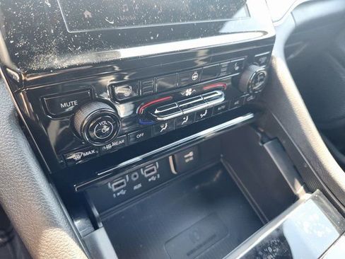 New 2025 Jeep Grand Cherokee Laredo w/ Luxury Tech Group I AWD/4WD image 15