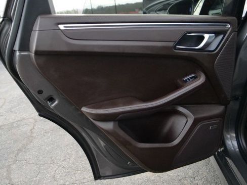 Used 2016 Porsche Macan Turbo image 36