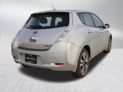 Used 2015 Nissan Leaf SL w/ Premium Package image 7