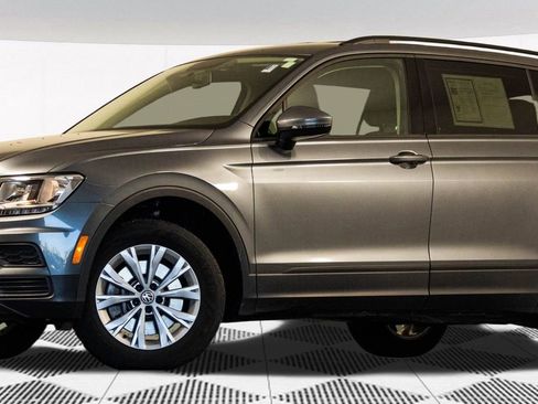 Used 2020 Volkswagen Tiguan S image 2