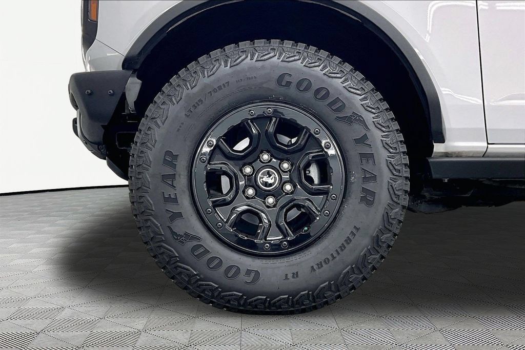 Certified 2024 Ford Bronco Wildtrak AWD/4WD image 9