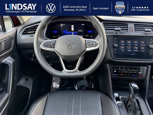 Used 2022 Volkswagen Tiguan SE w/ Panoramic Sunroof Package image 12