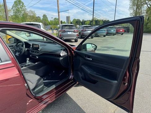 Used 2025 Nissan Altima 2.5 SV FWD image 17