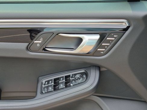 Certified 2026 Porsche Macan AWD/4WD image 23