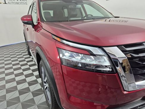Used 2022 Nissan Pathfinder Platinum AWD/4WD image 11