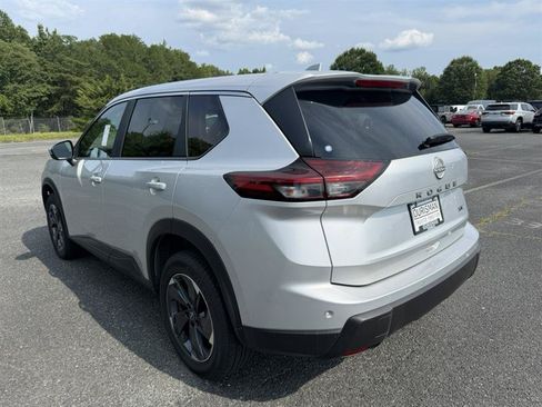 Used 2024 Nissan Rogue SV FWD image 8