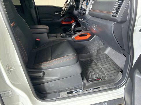 Used 2022 Nissan Frontier PRO-4X w/ Technology Package image 13