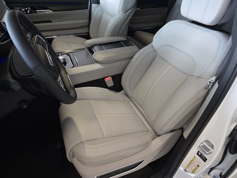 New 2026 Jeep Grand Wagoneer L Summit AWD/4WD image 30