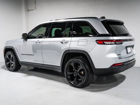 Used 2023 Jeep Grand Cherokee Altitude AWD/4WD image 5
