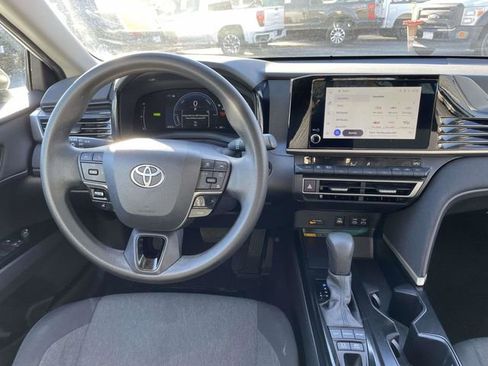 Used 2025 Toyota Camry LE image 14