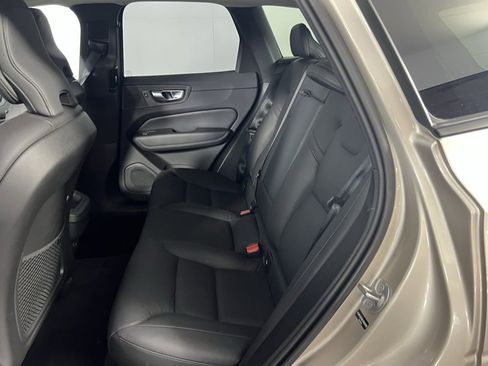 Used 2025 Volvo XC60 B5 Plus image 23