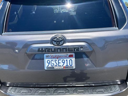 Used 2017 Toyota 4Runner SR5 AWD/4WD image 9