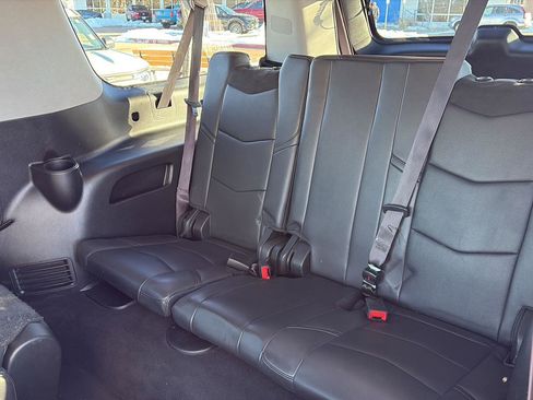 Used 2017 Cadillac Escalade ESV Luxury image 22