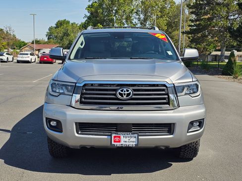 Used 2019 Toyota Sequoia SR5 AWD/4WD image 40