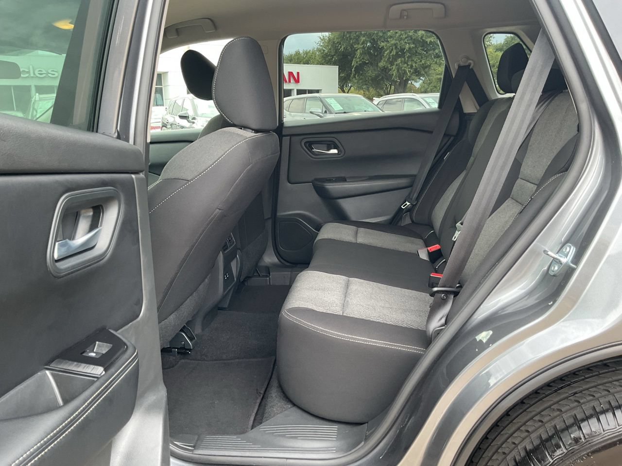 Used 2025 Nissan Rogue SV FWD image 11