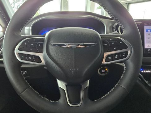 Used 2025 Chrysler Pacifica Select image 25