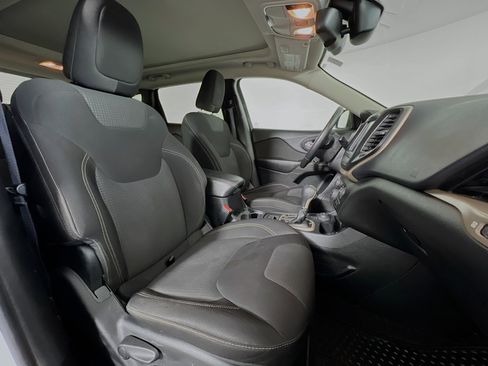 Used 2015 Jeep Cherokee Latitude w/ Comfort/Convenience Group image 24