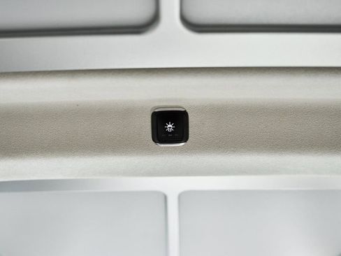 Used 2021 Mercedes-Benz Metris Passenger w/ Premium Safety Package image 63