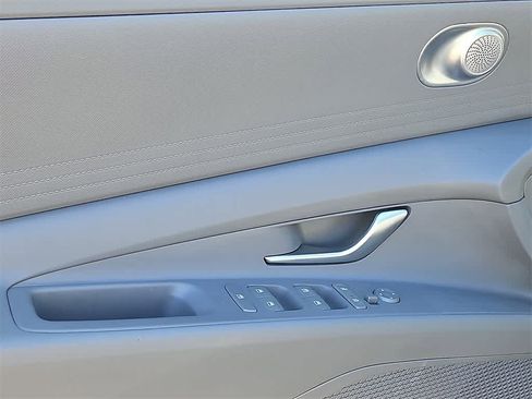 Used 2021 Hyundai Elantra SEL image 8