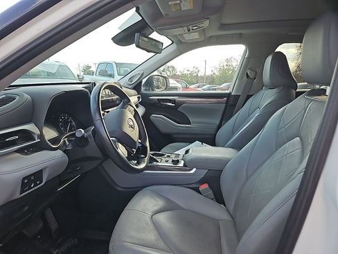 Used 2021 Toyota Highlander Platinum image 15