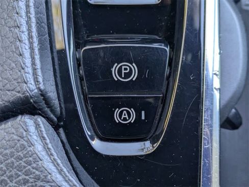 Used 2016 Volvo XC90 T6 Momentum w/ Momentum Plus Package image 33