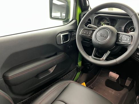 New 2025 Jeep Gladiator Rubicon image 11