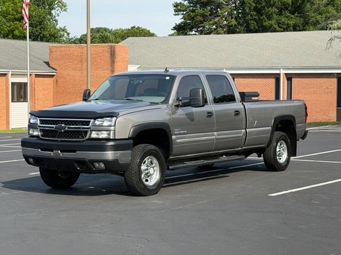 Used 2006 Chevrolet Silverado 2500 LT w/ Heavy-Duty Power Package AWD/4WD image 1