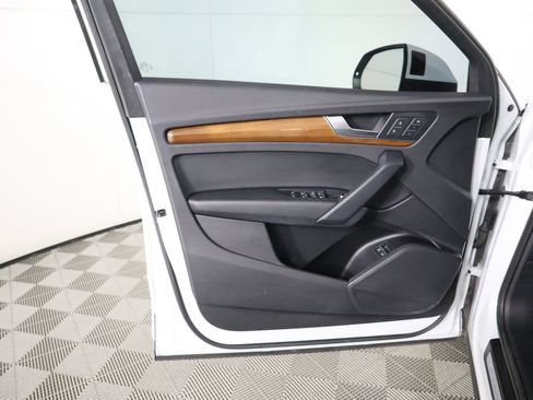 Used 2021 Audi Q5 e Premium image 24