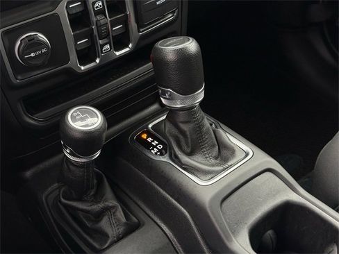 Used 2023 Jeep Gladiator Sport image 19