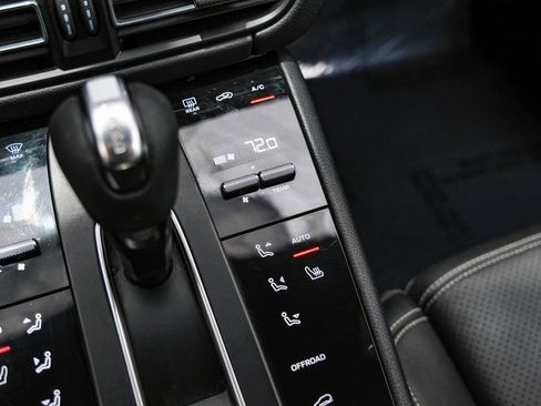 Used 2022 Porsche Macan image 24