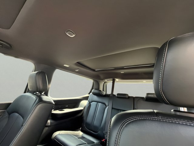 Used 2025 Jeep Wagoneer Series III w/ Premium Group I AWD/4WD image 9