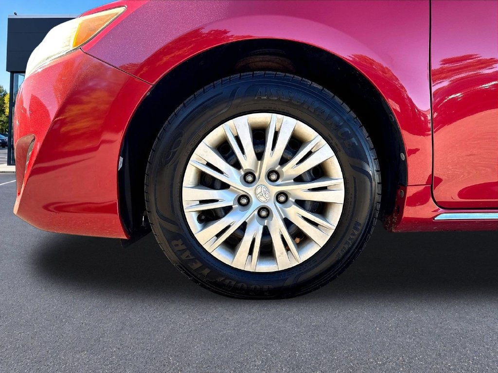 Used 2013 Toyota Camry LE FWD image 37