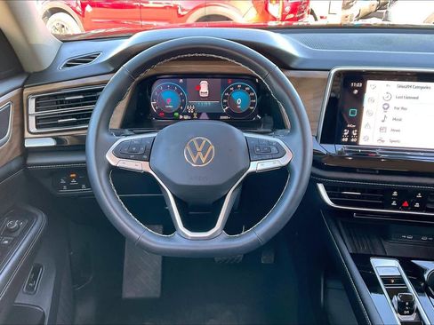 Used 2025 Volkswagen Atlas SE image 6