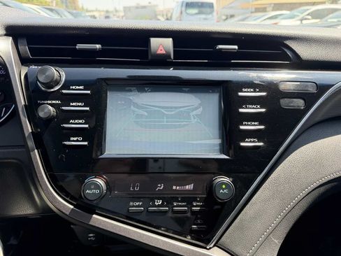 Used 2018 Toyota Camry SE FWD image 13