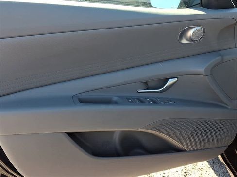 Used 2024 Hyundai Elantra SEL image 12