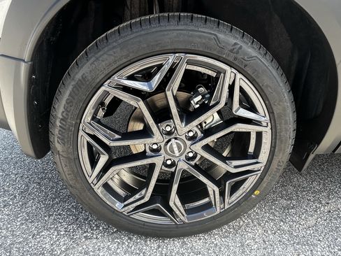 New 2026 Nissan Kicks SR w/ SR Premium Package AWD/4WD image 10