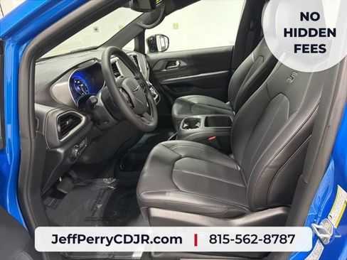 New 2026 Chrysler Pacifica Select w/ S Appearance Package FWD image 9