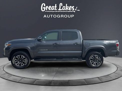 Used 2022 Toyota Tacoma TRD Sport AWD/4WD image 2