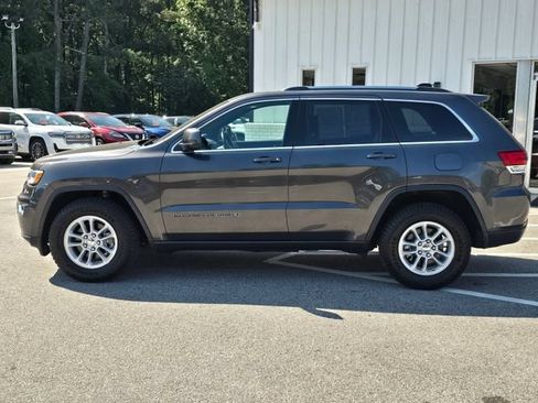 Used 2020 Jeep Grand Cherokee Laredo RWD image 2