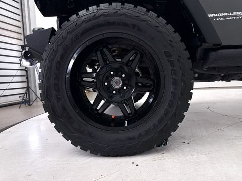 Used 2018 Jeep Wrangler Unlimited Sport S AWD/4WD image 8